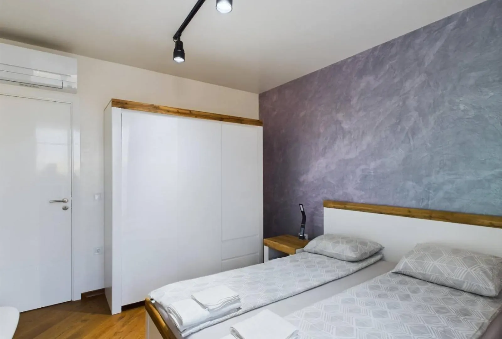 Luxury Apartment In Building K55 With Free Garage Warna