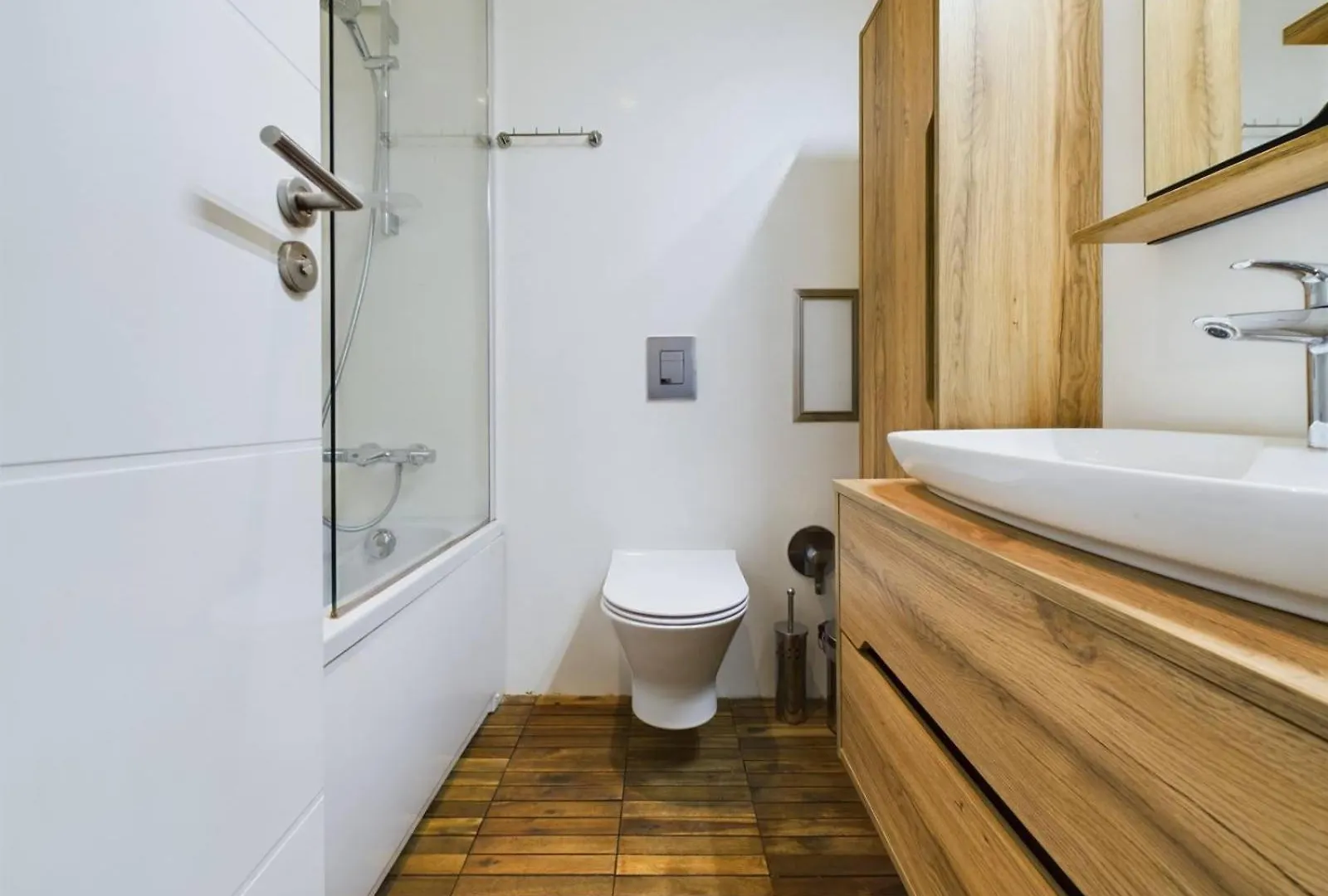 Luxury Apartment In Building K55 With Free Garage Warna 0*,